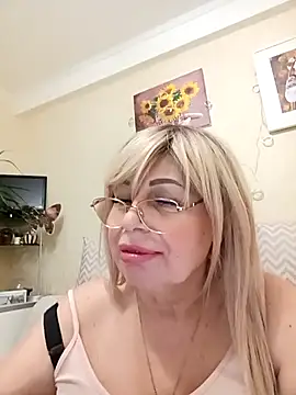 SusieNoreen online show from February 23, 2025, 3:56 am