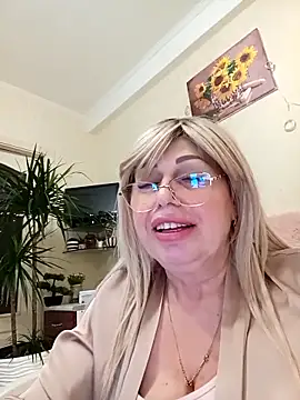 SusieNoreen online show from February 23, 2025, 10:06 am