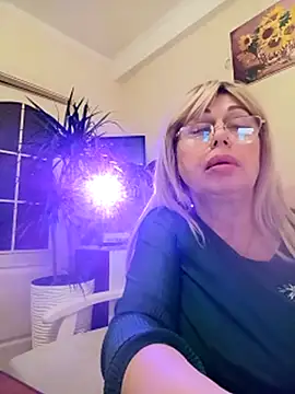SusieNoreen online show from March 3, 2025, 5:31 am