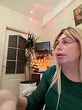 SusieNoreen online show from March 3, 2025, 11:44 am