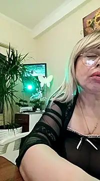 SusieNoreen online show from March 18, 2025, 4:26 am