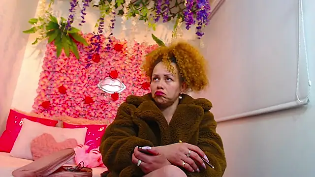 BLONDE SEXYHOT online show from October 17, 2025, 3:10 am