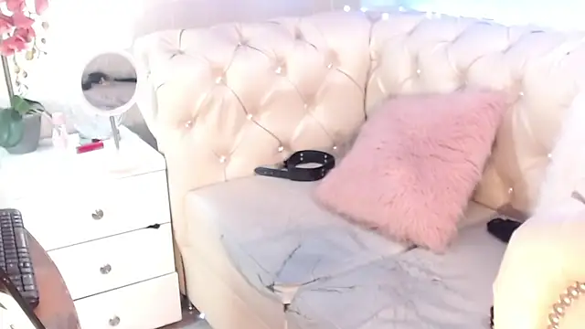 Barbie Fox online show from July 8, 2026, 12:37 am
