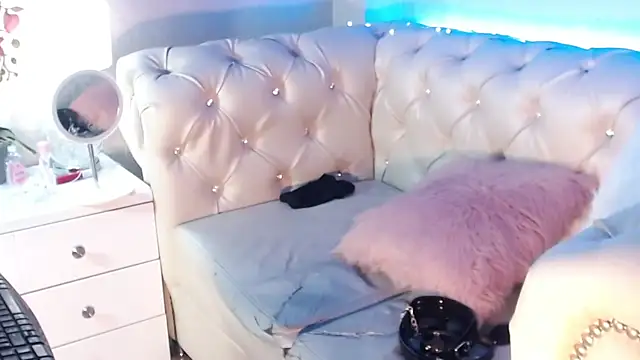 Barbie Fox online show from July 14, 2026, 2:05 am