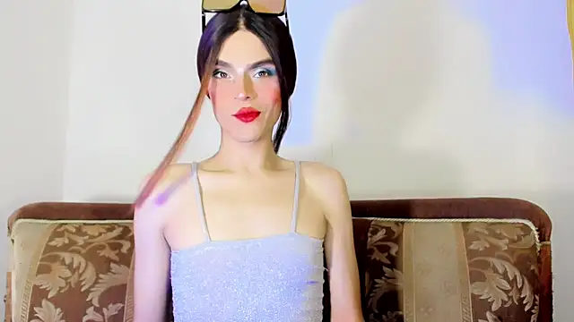 Snapshot of TatiGil chatting on October 4, 2025, 4:10 am TatiGil online show from October 4, 2025, 4:10 am