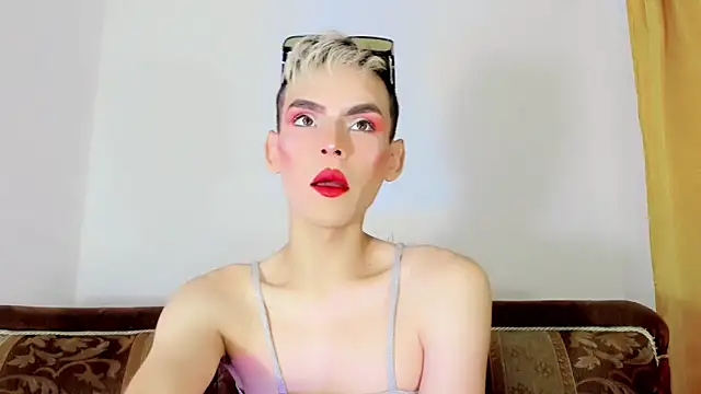 Snapshot of TatiGil chatting on October 11, 2025, 2:44 am TatiGil online show from October 11, 2025, 2:44 am