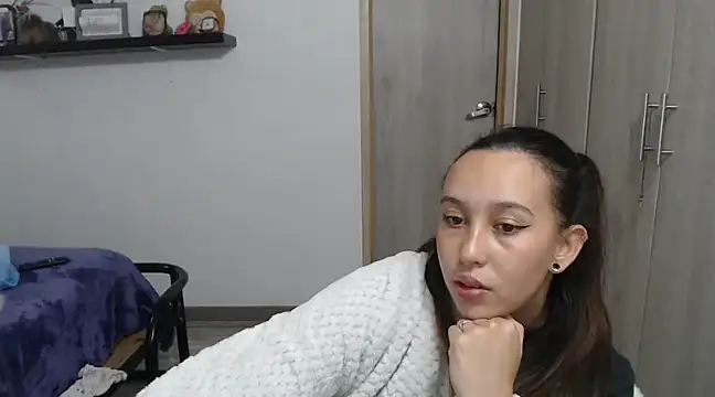 Skarlet Adams28 online show from December 29, 2024, 2:17 am