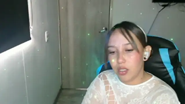 Skarlet Adams28 online show from March 4, 2026, 9:10 pm