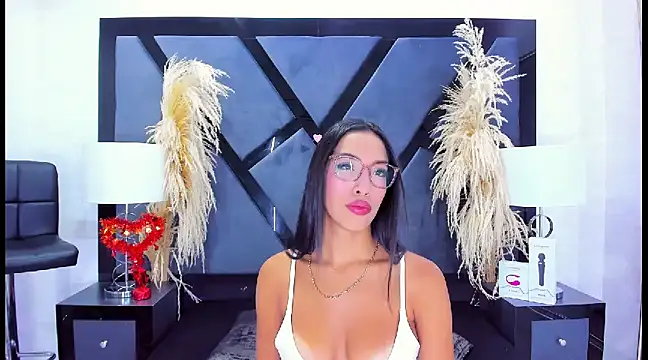 KylieWhite online show from February 6, 2025, 12:59 pm