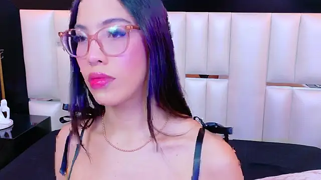 KylieWhite online show from October 8, 2025, 6:11 am