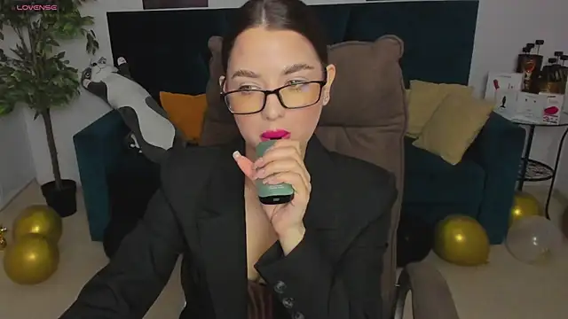 CharleneWoods online show from January 21, 2025, 7:58 am