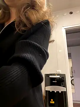 Snapshot of CharleneWoods chatting on October 18, 2025, 4:59 am CharleneWoods online show from October 18, 2025, 4:59 am