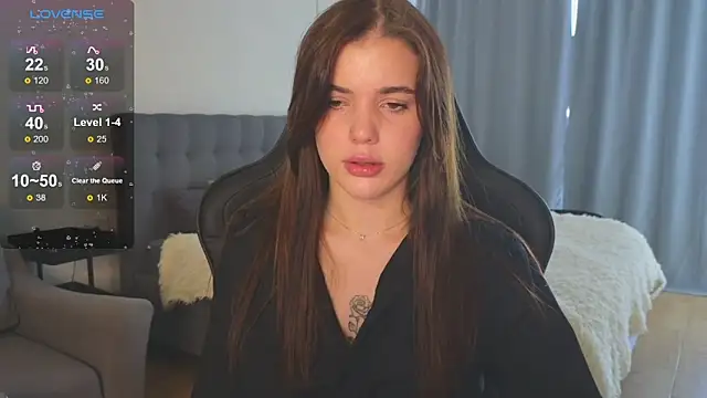 adrianawow1 online show from October 6, 2025, 5:38 am