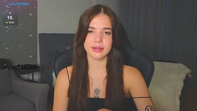 adrianawow1 online show from October 7, 2025, 3:04 am