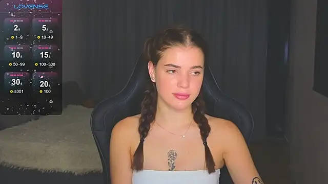 adrianawow1 online show from October 28, 2025, 7:27 pm