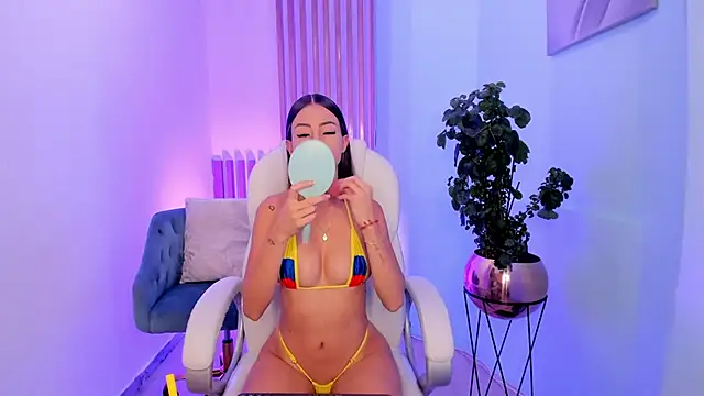 juliasprousse  online show from February 22, 2025, 4:51 am