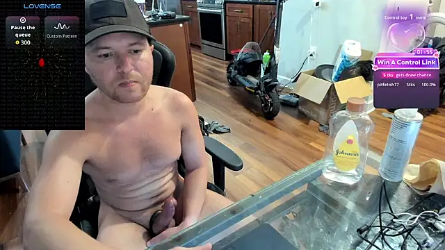 Snapshot of aaron_s_x chatting on June 17, 2026, 1:19 am aaron s x online show from June 17, 2026, 1:19 am