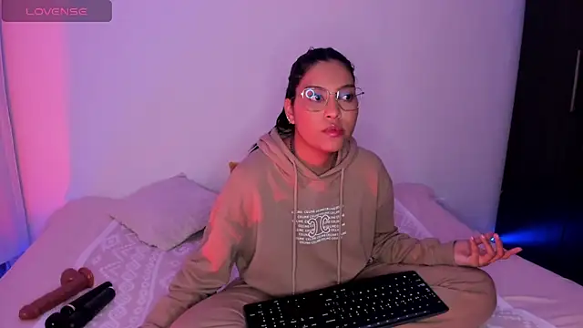 Snapshot of AnneteLynch chatting on March 6, 2026, 11:12 pm AnneteLynch online show from March 6, 2026, 11:12 pm