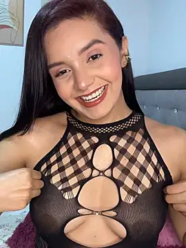 Melanyprada online show from May 6, 2026, 4:19 am
