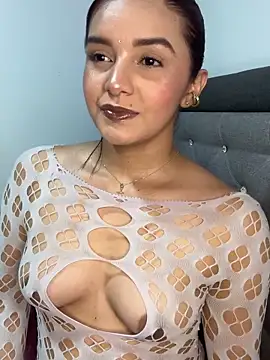 Melanyprada online show from May 7, 2026, 5:35 am