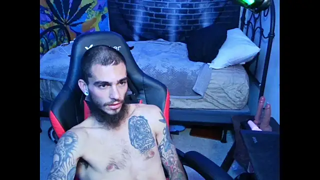 Snapshot of XMeF10 chatting on January 5, 2025, 7:17 am XMeF10 online show from January 5, 2025, 7:17 am