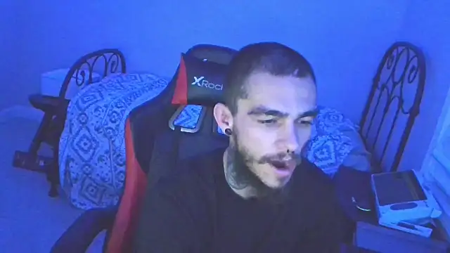 Snapshot of XMeF10 chatting on February 2, 2025, 11:51 am XMeF10 online show from February 2, 2025, 11:51 am