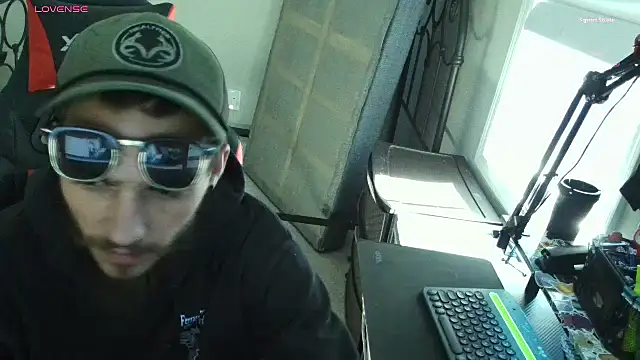 Snapshot of XMeF10 chatting on February 14, 2025, 5:57 pm XMeF10 online show from February 14, 2025, 5:57 pm