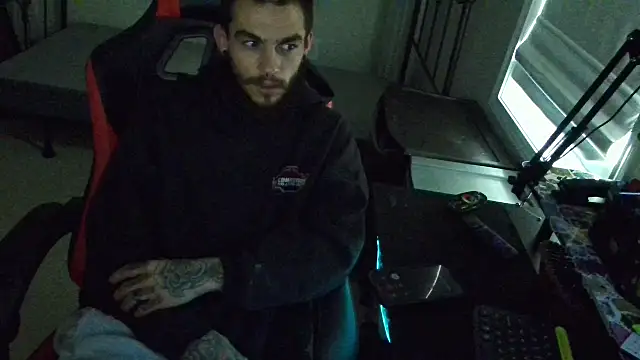 Snapshot of XMeF10 chatting on February 15, 2025, 3:06 pm XMeF10 online show from February 15, 2025, 3:06 pm