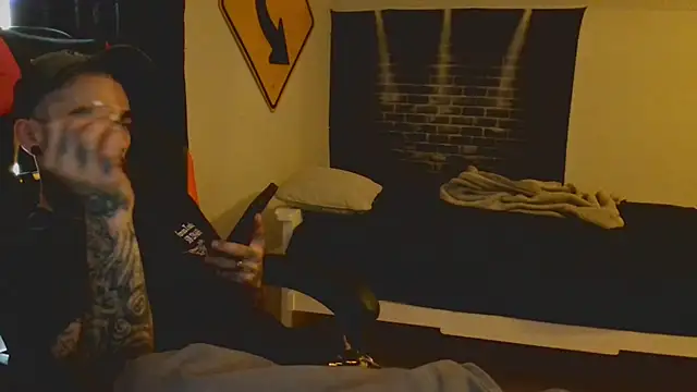 Snapshot of XMeF10 chatting on March 13, 2025, 6:12 pm XMeF10 online show from March 13, 2025, 6:12 pm