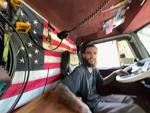 Snapshot of XMeF10 chatting on September 17, 2025, 3:46 pm XMeF10 online show from September 17, 2025, 3:46 pm