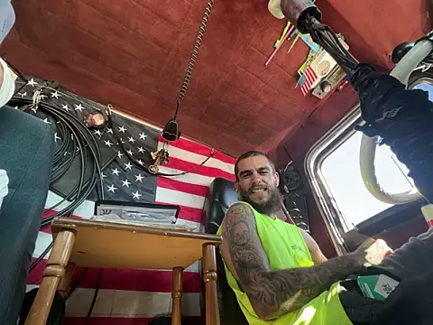 Snapshot of XMeF10 chatting on September 18, 2025, 8:00 pm XMeF10 online show from September 18, 2025, 8:00 pm