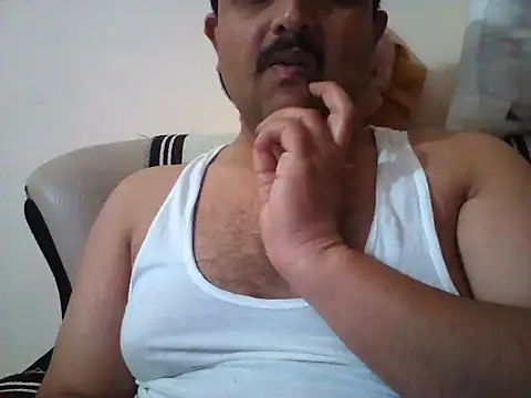 Akhil3290 online show from April 4, 2026, 5:32 pm