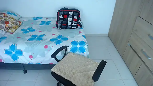 miajoseph  online show from September 30, 2025, 4:28 am