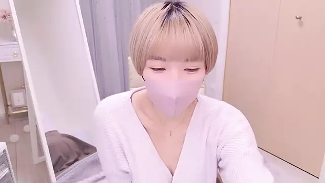 ICHIGOchan  online show from January 6, 2025, 12:13 pm