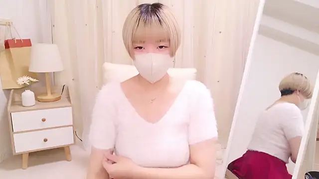ICHIGOchan  online show from February 6, 2025, 12:05 pm