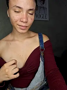 Snapshot of HelenHoltz chatting on September 30, 2025, 2:00 pm HelenHoltz online show from September 30, 2025, 2:00 pm