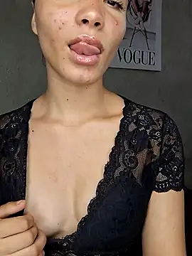 Snapshot of HelenHoltz chatting on October 4, 2025, 3:21 pm HelenHoltz online show from October 4, 2025, 3:21 pm