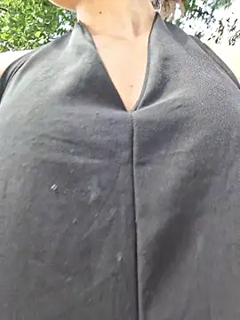 Snapshot of HelenHoltz chatting on October 24, 2025, 4:47 pm HelenHoltz online show from October 24, 2025, 4:47 pm