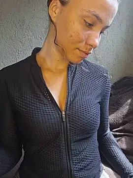 Snapshot of HelenHoltz chatting on October 28, 2025, 4:31 pm HelenHoltz online show from October 28, 2025, 4:31 pm