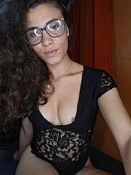 HelenHoltz online show from June 28, 2026, 2:28 am