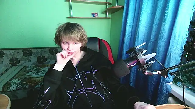 fameboyboo online show from February 2, 2026, 9:13 pm