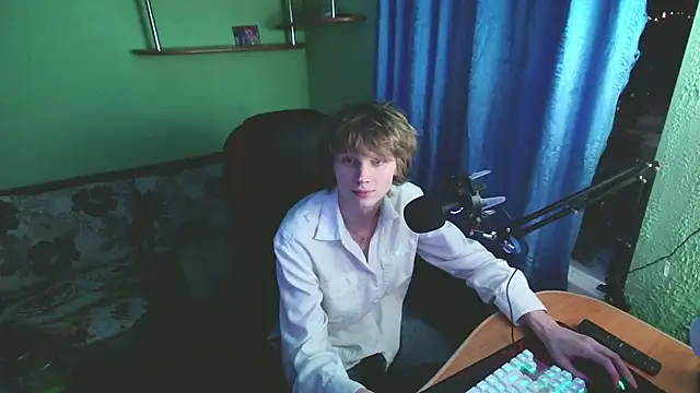 fameboyboo online show from February 4, 2026, 9:31 pm