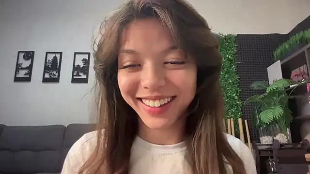 Snapshot of DesiredHoney chatting on October 5, 2025, 4:38 pm DesiredHoney online show from October 5, 2025, 4:38 pm