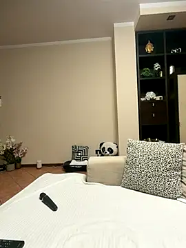 Snapshot of MichelleCara chatting on December 5, 2025, 7:28 am MichelleCara online show from December 5, 2025, 7:28 am