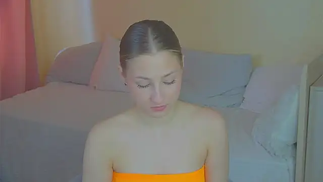 BritneyCruze online show from December 15, 2025, 9:46 am