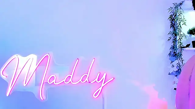 Snapshot of MaddyParisi chatting on February 5, 2025, 1:47 am MaddyParisi online show from February 5, 2025, 1:47 am