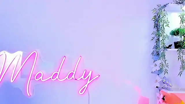 Snapshot of MaddyParisi chatting on February 7, 2025, 3:34 am MaddyParisi online show from February 7, 2025, 3:34 am