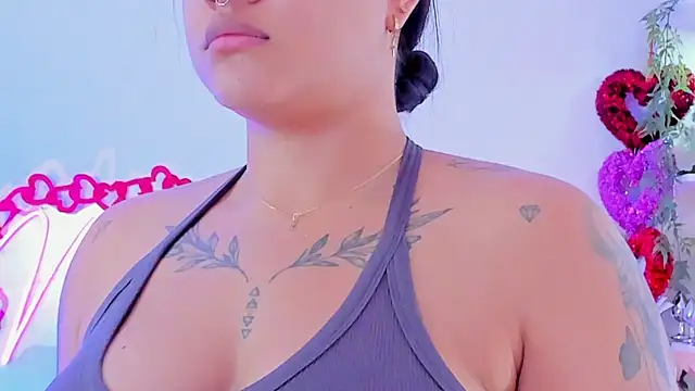 Snapshot of MaddyParisi chatting on February 9, 2025, 8:13 pm MaddyParisi online show from February 9, 2025, 8:13 pm