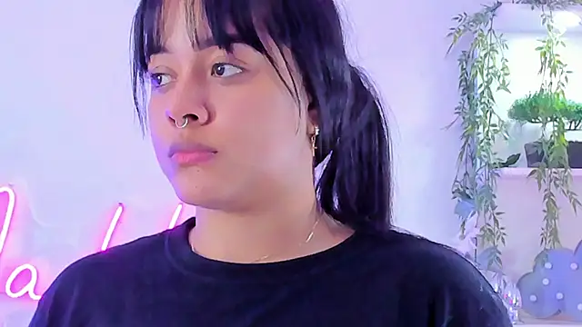 Snapshot of MaddyParisi chatting on March 4, 2025, 12:07 am MaddyParisi online show from March 4, 2025, 12:07 am