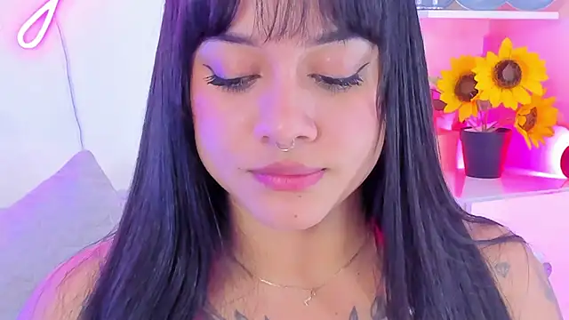 Snapshot of MaddyParisi chatting on March 5, 2025, 4:13 am MaddyParisi online show from March 5, 2025, 4:13 am